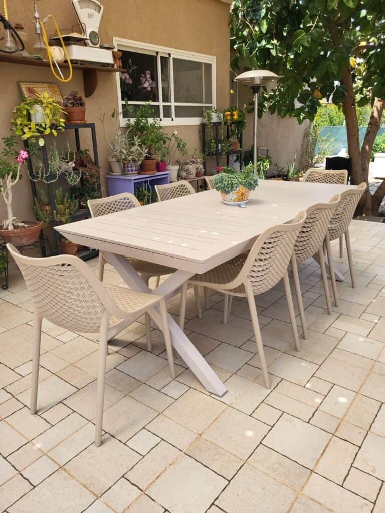 שולחן פינת אוכל נפתח לגינה