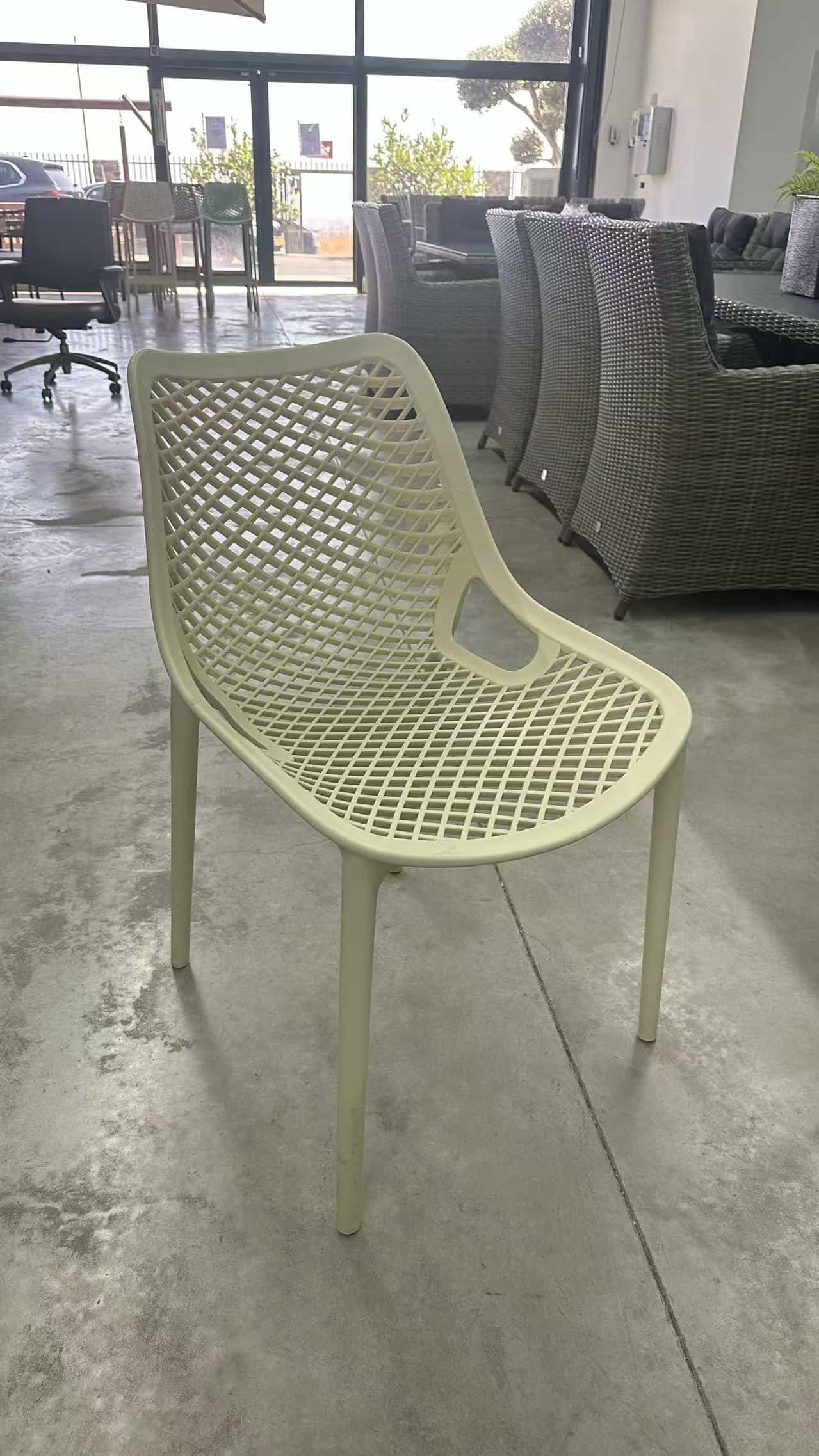 כיסא בר פלסטיק איכותי צבע צהוב פסטל(שיקגו)